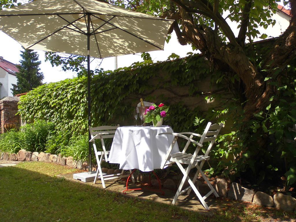 Schlossparkferienwohnungen Rheinsberg Mit Garten المظهر الخارجي الصورة