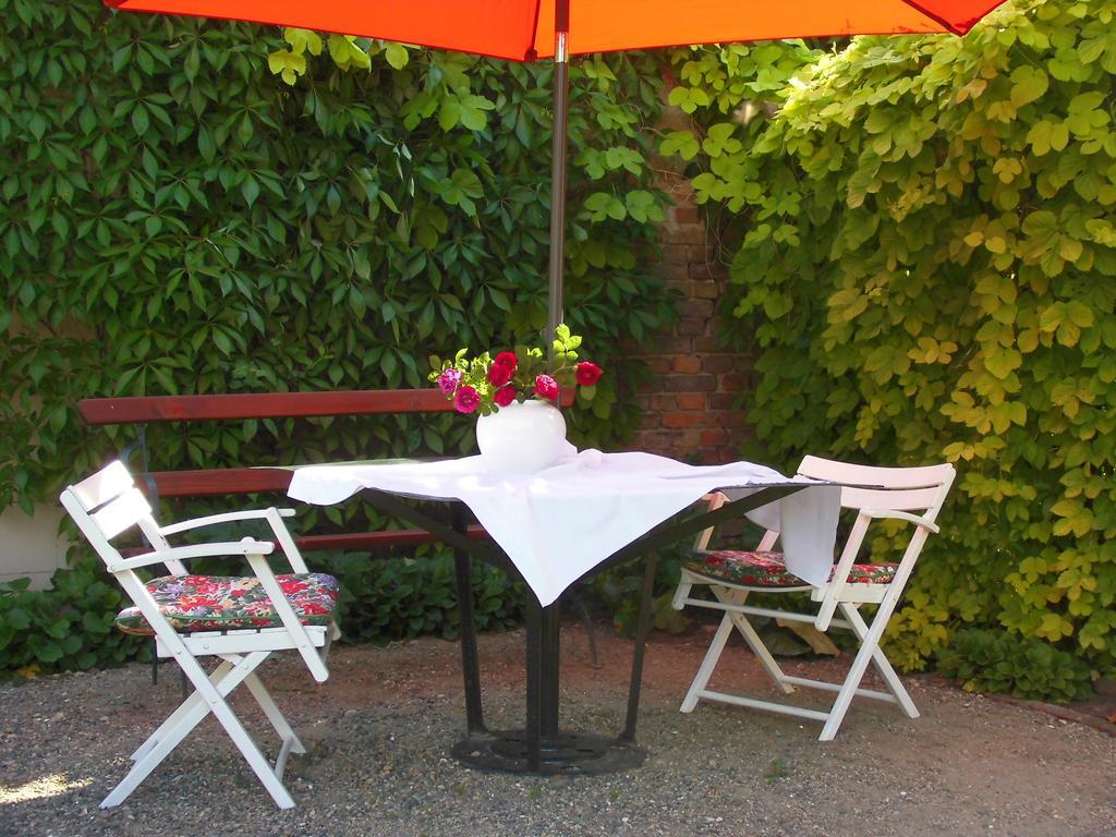 Schlossparkferienwohnungen Rheinsberg Mit Garten المظهر الخارجي الصورة