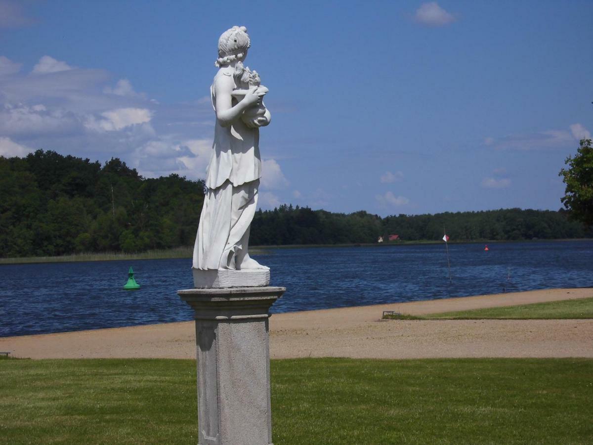 Schlossparkferienwohnungen Rheinsberg Mit Garten المظهر الخارجي الصورة